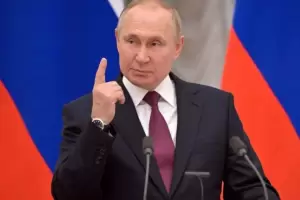 Putin acus a Ucrania de "terrorismo" y descart un alto el fuego