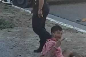 Chubut: Un "trapito" le rob el arma reglamentaria a un polica y le gatill dos veces