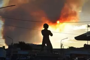 Santa Cruz: Se incendi la lnea elctrica de un pozo petrolero y gener alarma