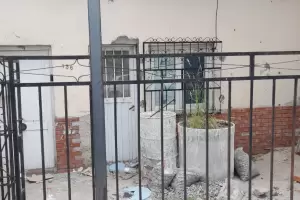 Un albail result herido tras caerse del techo de una vivienda