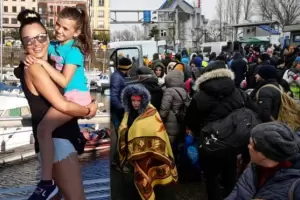 Una nena de 12 aos huy sola de Ucrania