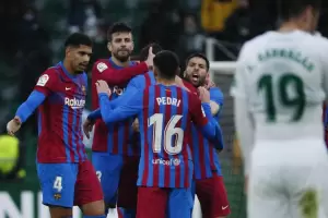 Barcelona gan y sigue en levantada en la Liga