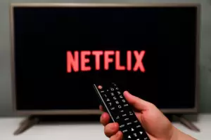 Tras el aumento de suscriptores, Netflix decidi discontinuar momentneamente el cobro extra por compartir la cuenta