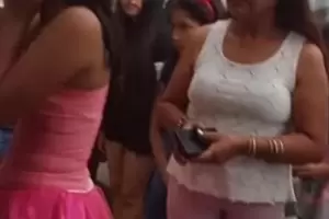 En plena fiesta, le robaron todos los regalos a una quinceaera
