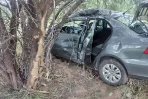 Violento accidente en Ruta 38: un auto despist y choc de frente contra un rbol