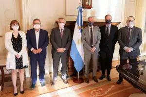 En reunin junto a  Alberto Fernndez y Ral Jalil, Livent confirm que triplicar la capacidad productiva de Litio