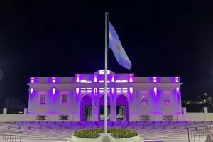 Iluminaron edificios pblicos para conmemorar el Da de la Mujer