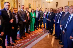 Jalil entre los Gobernadores que respaldaron el acuerdo con el FMI