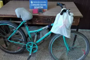 Capital: A bordo de una bicicleta, una mujer rob un celular