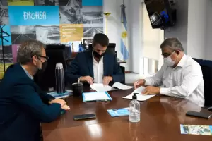 El Gobernador firm con Enohsa acuerdo para la obra de cloacas en Recreo