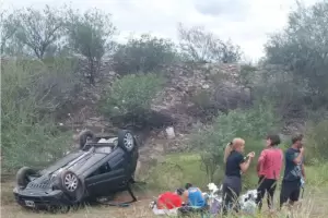 Siniestro vial: impresionante vuelco en la Ruta Nacional N40