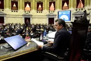 Contina el debate en Diputados tras los incidentes frente al Congreso