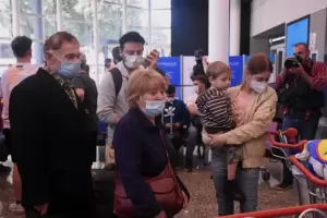 Llegaron al pas cinco familias argentinas repatriadas tras la invasin rusa a Ucrania