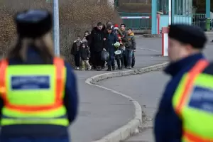 Volc un colectivo con refugiados ucranianos en Italia y falleci una pasajera