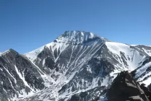 Mendoza: Un andinista varado fue rescatado en el cerro El Plata