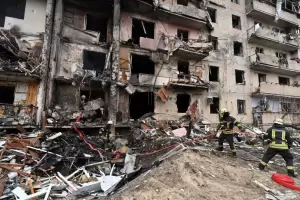 Al menos dos personas murieron en los nuevos bombardeos sobre Kiev