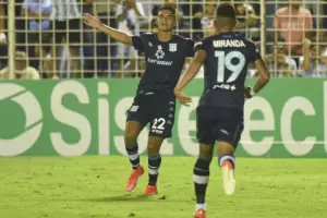 Racing sigue de racha y gole a Atltico en Tucumn
