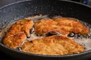 "Eso no es carne de vaca": cort la milanesa y la foto se hizo viral en Tucumn