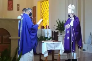 El padre Juan Cabrera asumi como nuevo prroco de Beln