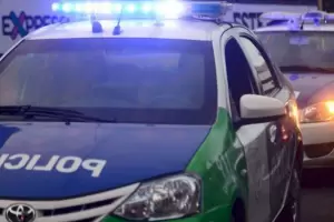 Se tiraron de un puente, tras ser perseguidos por la polica por robar y uno de ellos falleci