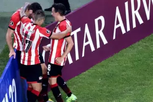 Estudiantes gan y sell su pase a la fase de grupos
