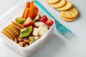 Promueven la venta de alimentos saludables en los kioscos de las escuelas