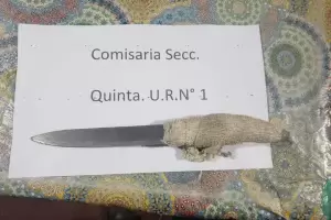 Aprehenden a un hombre por violento y secuestran un arma blanca