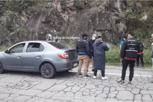 Viajaban en auto y llevaban un kilo de cocana: terminaron detenidos