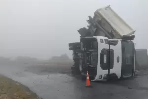 Un camin protagoniz un violento vuelco en Ancasti