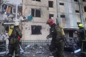 Denuncian que Mosc bombarde una escuela y un asilo de ancianos: hay ms de 50 muertos