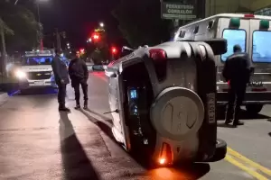 El alcohol y los animales sueltos, principales causas de sendos choques y vuelco en Capital y Los Altos