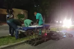 Un motociclista termin en el hospital por un siniestro vial