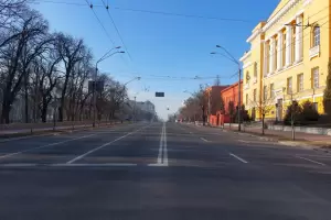 Alarmas y explosiones durante las primeras horas del toque de queda en Kiev