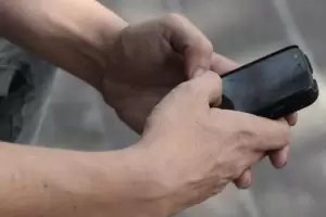 Le comparti unas fotos ntimas, lo extorsion y le pag $25 mil