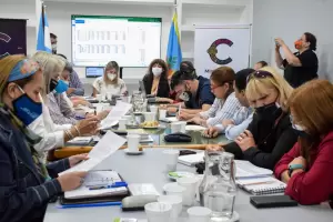 Suspensin y malestar: por problemas de "agenda" de Centurin postergan reunin con la Intersindical