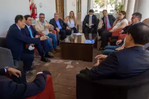 El Gobernador recibi a autoridades del Grupo Posco