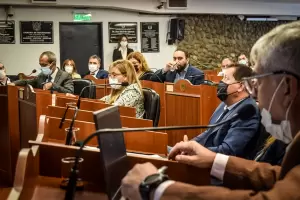 Debate polmico: el oficialismo logr aprobar los acuerdos con las dos empresas mineras