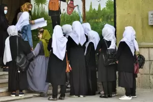 Las mujeres afganas regresaron a la escuela, pero los talibanes las despacharon a sus casas