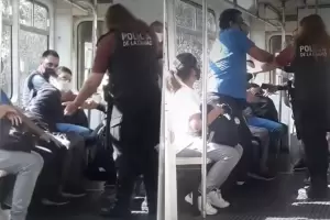 Indignante: Una agente de polica agredi a un menor con autismo