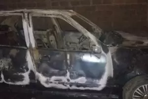 Secuestraron un celular por los incendios a los vehculos de la familia Sarroca