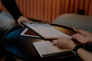 Se burl del CV de un postulante y en las redes repudiaron su posteo