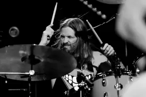 Muri en Colombia Taylor Hawkins, el baterista de Foo Fighters