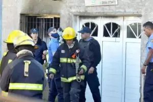 Femicidio en La Pampa: Un polica mat a su mujer, prendi fuego la casa y se suicid