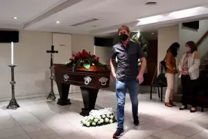 Despiden los restos de Enrique Pinti en el primer piso del Multiteatro