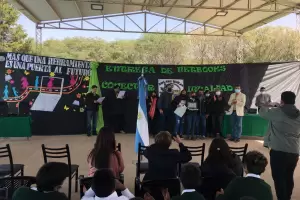 Educacin entreg netbooks a alumnos de Beln y Santa Mara