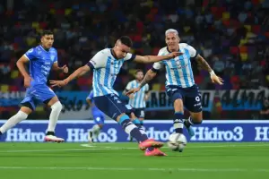 Racing lamenta la dura lesi�n de Mauricio Mart�nez