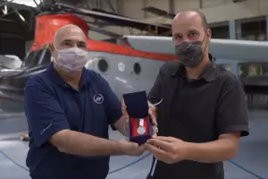 Su padre muri en Malvinas y nunca pudo conocerlo: Ahora recibi una medalla que le perteneca