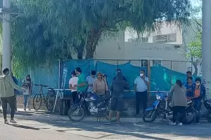 Cesanteados municipales de la gestin Polti reclaman frente a la Fiscala de Recreo