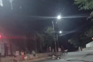 En Fray Mamerto Esqui: automovilista choc a dos motociclistas y se dio a la fuga