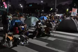 Organizaciones sociales buscan acampar sobre la 9 de Julio para exigir ms planes sociales